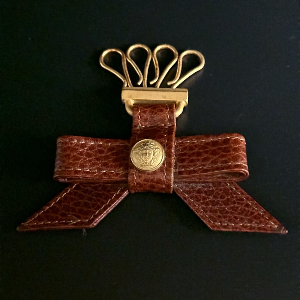 Vintage Gianni Versace Leather Bow Key Holder Medusa Greco Supreme Quality Italy
